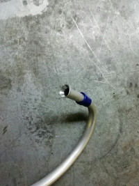 Фиксатор топливной трубки AN10